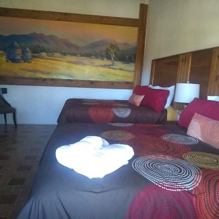 Hotel Hacienda Las Marias Meoqui Exteriör bild