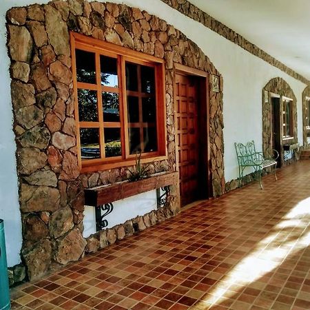 Hotel Hacienda Las Marias Meoqui Exteriör bild